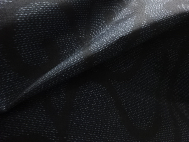  唐草模様織り出し本場泥大島紬着物アンサンブル